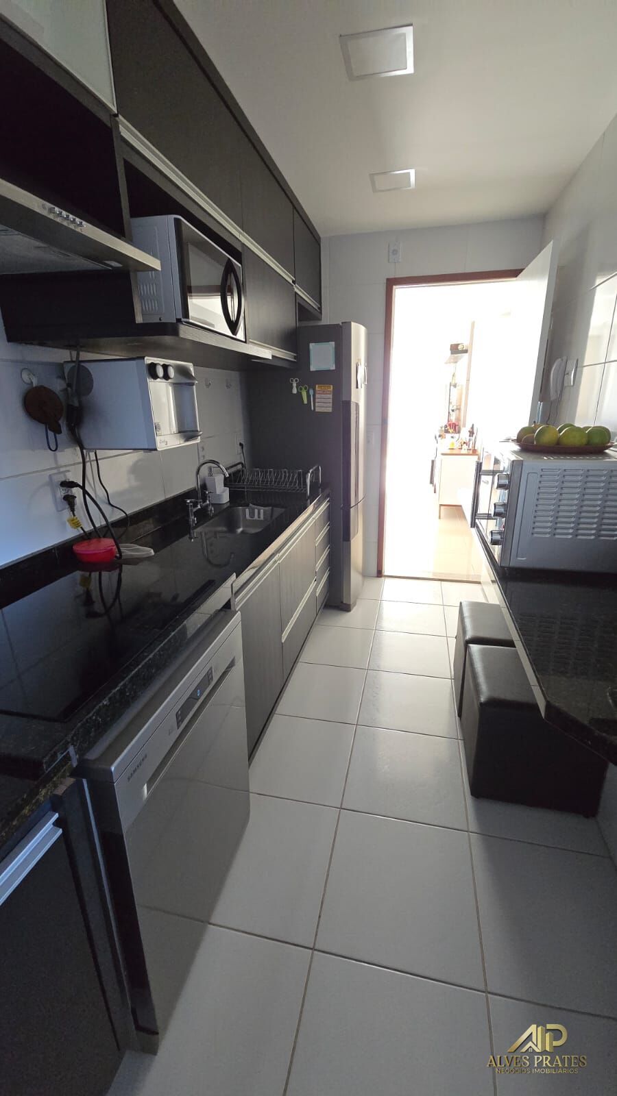 Apartamento à venda com 2 quartos, 75m² - Foto 13