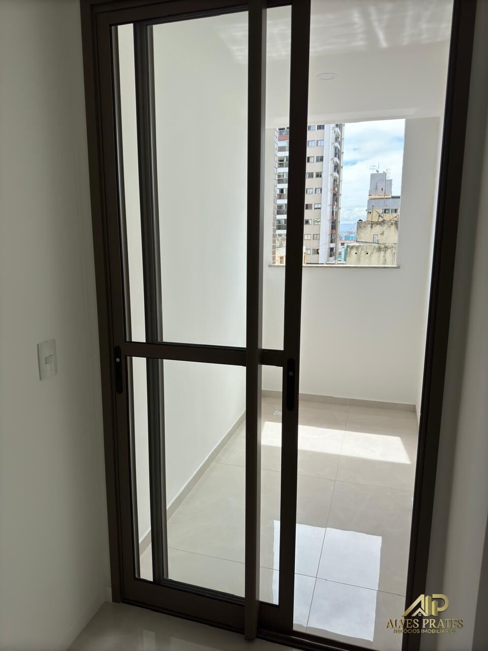 Apartamento à venda com 2 quartos, 76m² - Foto 12