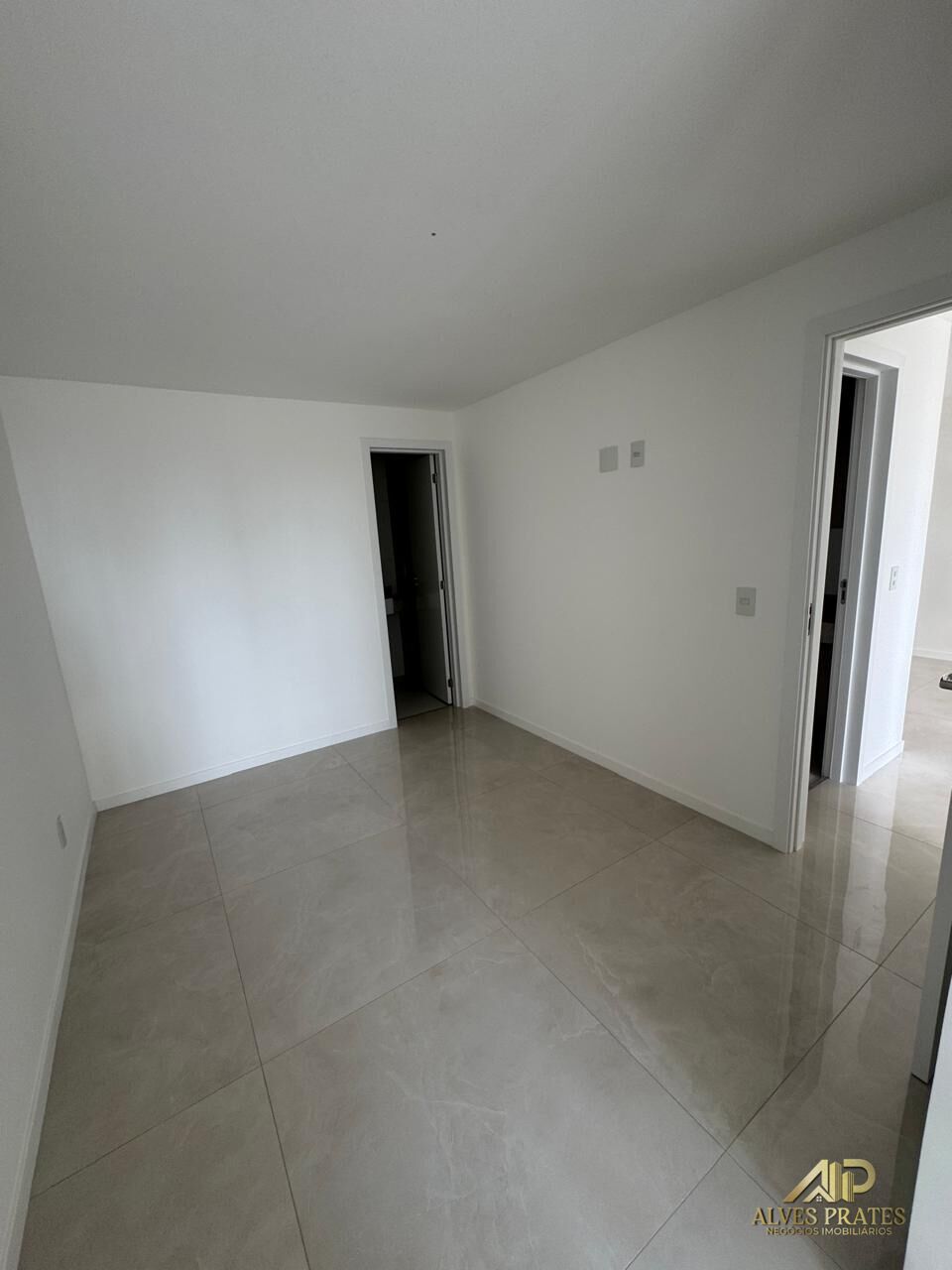 Apartamento à venda com 2 quartos, 76m² - Foto 11