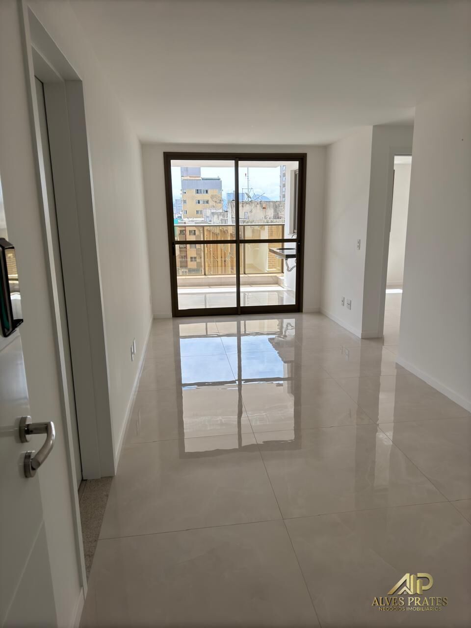 Apartamento à venda com 2 quartos, 76m² - Foto 7