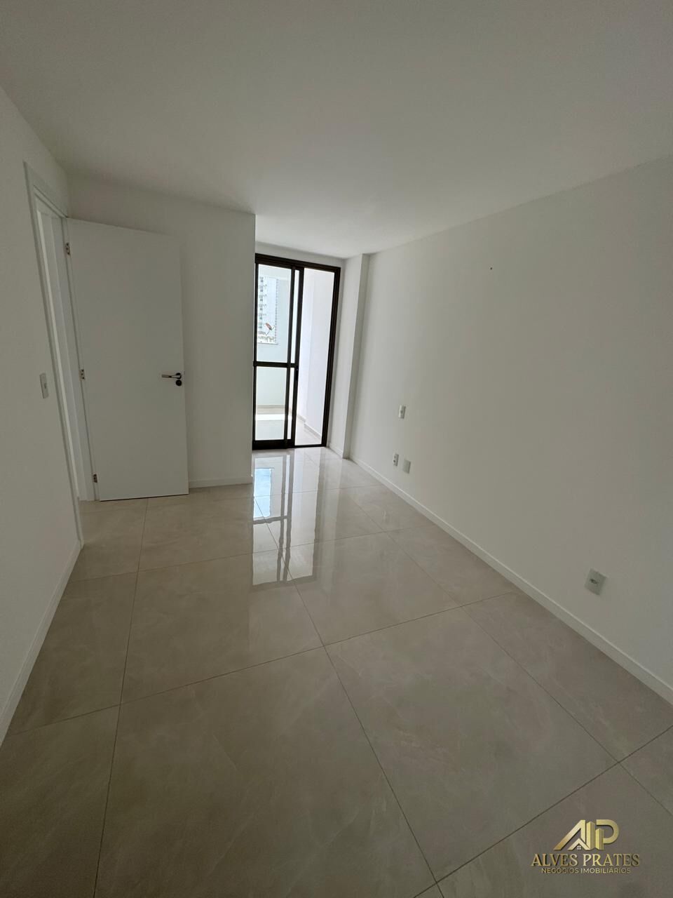 Apartamento à venda com 2 quartos, 76m² - Foto 10