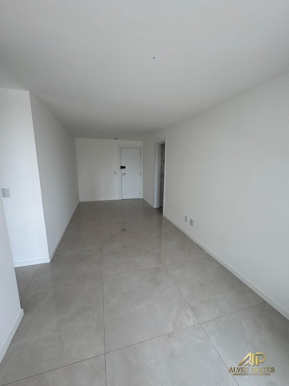 Apartamento à venda com 2 quartos, 76m² - Foto 8