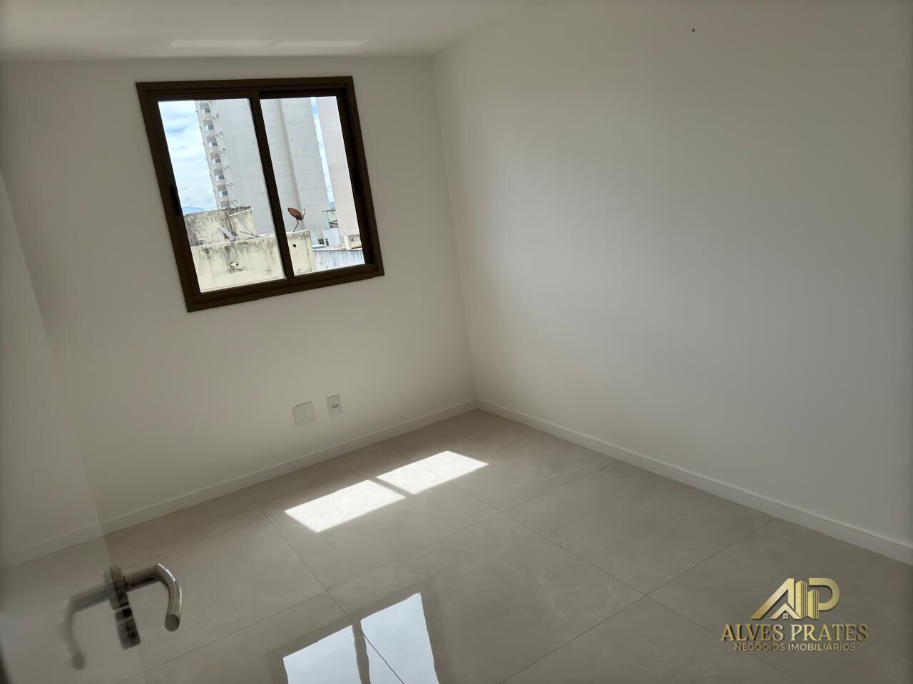 Apartamento à venda com 2 quartos, 76m² - Foto 14