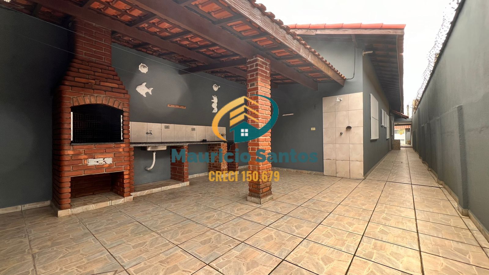 Casa à venda com 3 quartos, 212m² - Foto 1