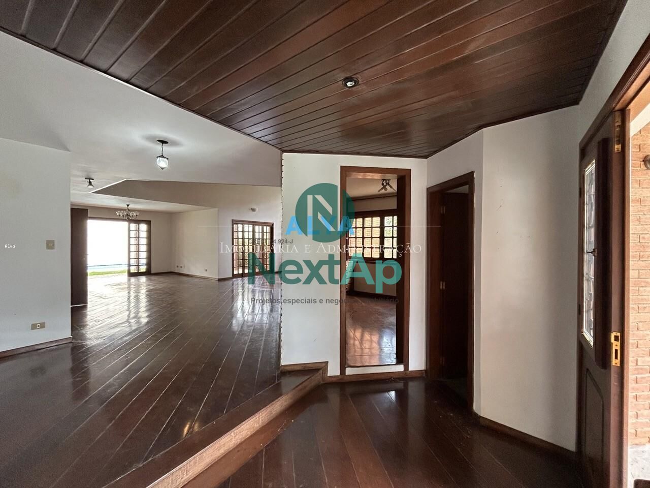 Casa à venda com 4 quartos, 420m² - Foto 7