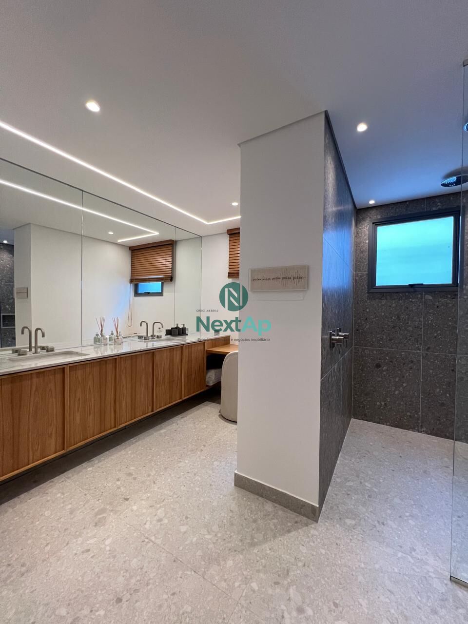 Apartamento à venda com 3 quartos, 201m² - Foto 4