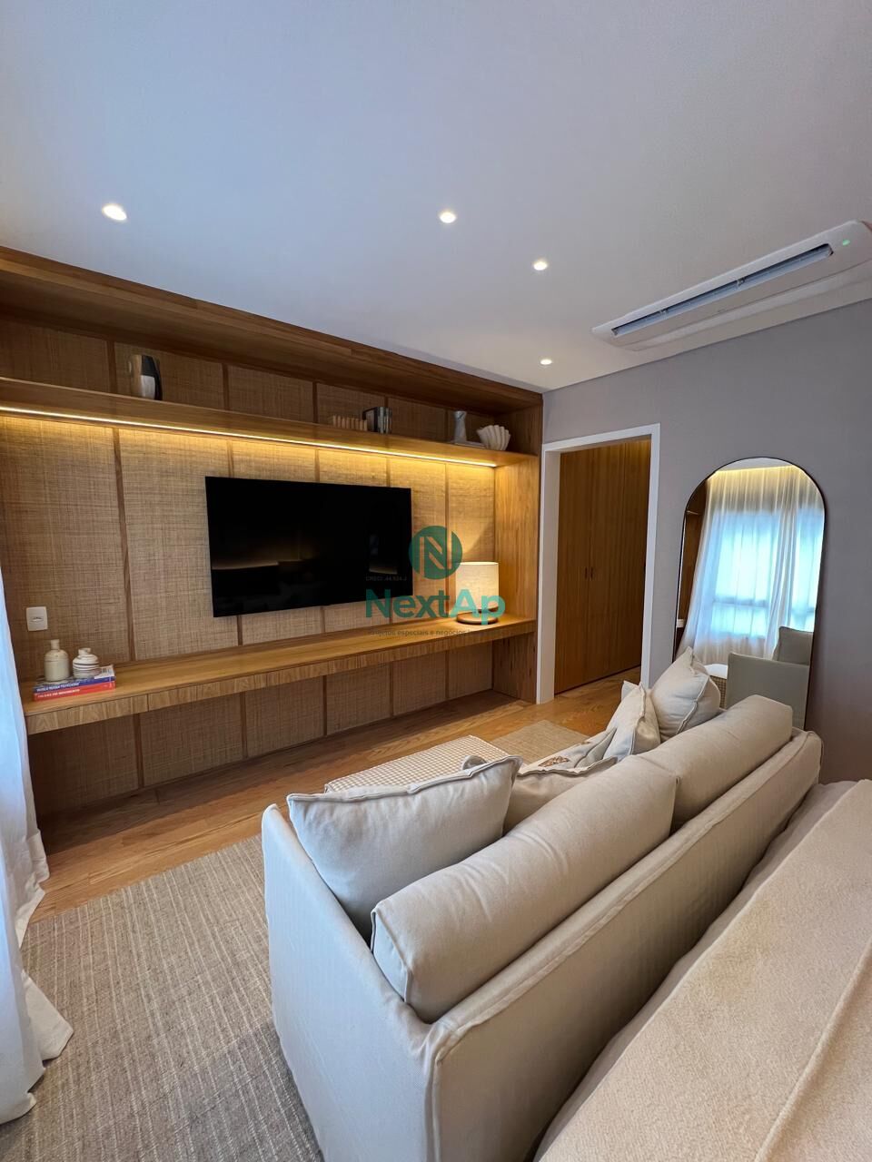 Apartamento à venda com 3 quartos, 201m² - Foto 2