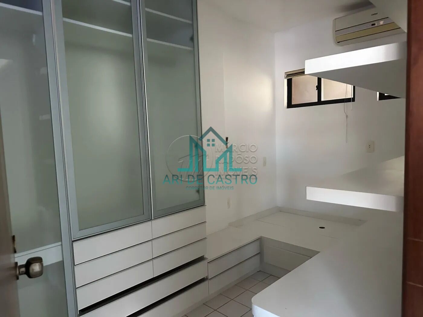 Apartamento à venda com 4 quartos, 140m² - Foto 4