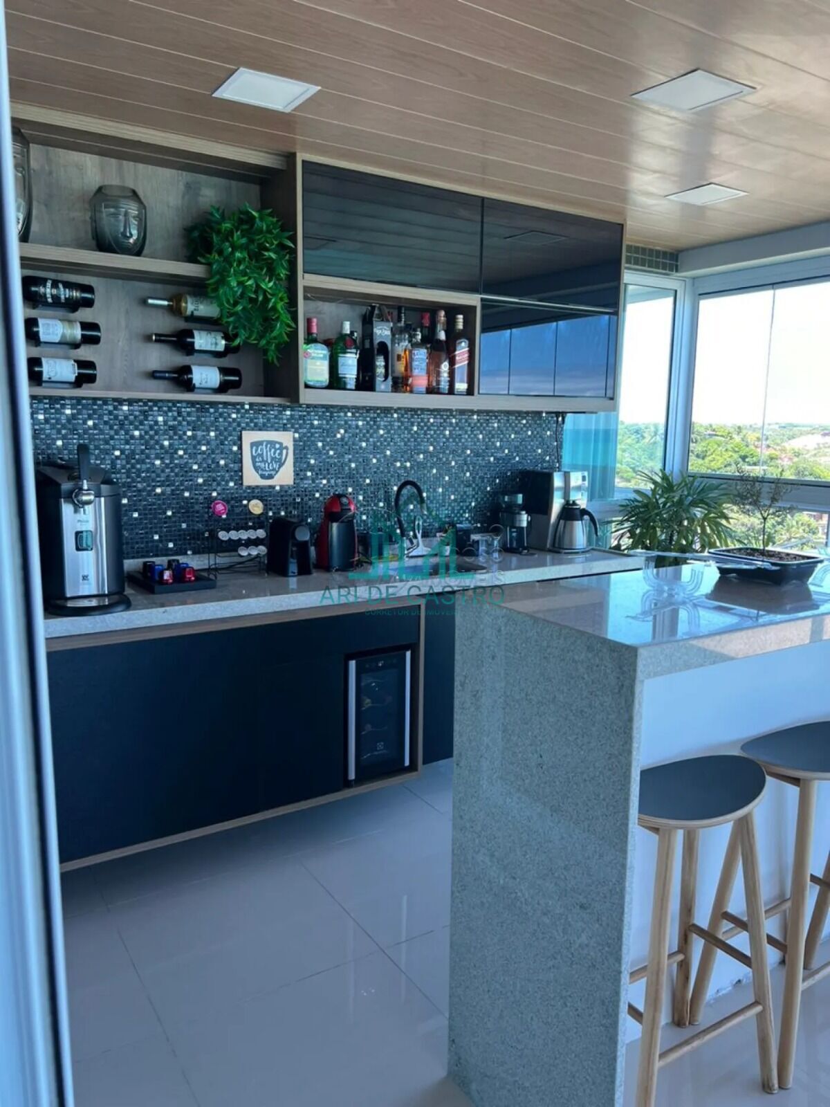 Apartamento à venda com 4 quartos, 205m² - Foto 2