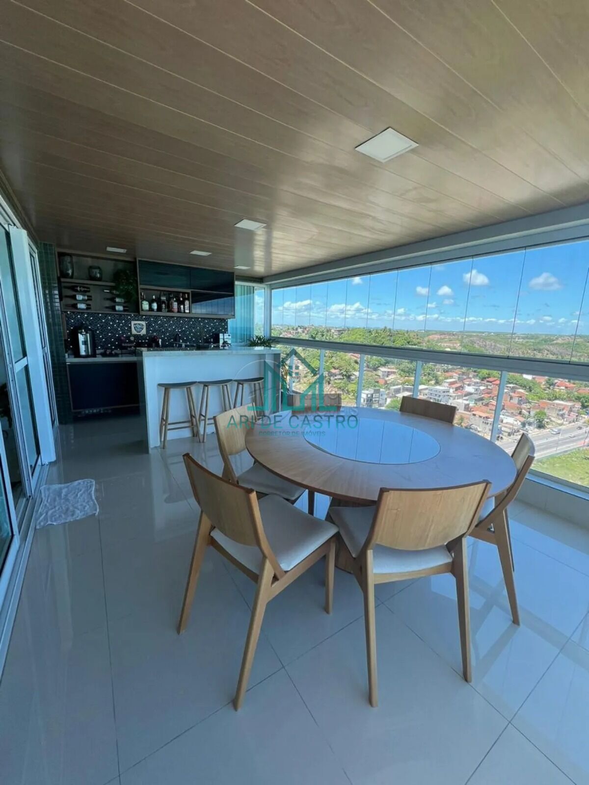 Apartamento à venda com 4 quartos, 205m² - Foto 1