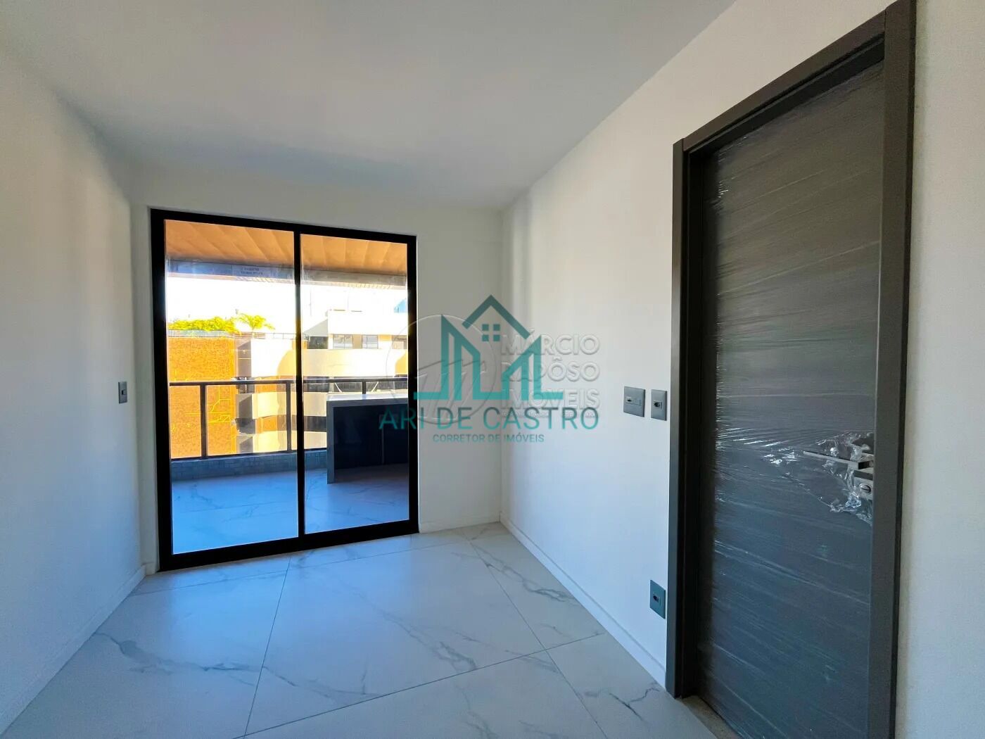 Apartamento à venda com 3 quartos, 121m² - Foto 2