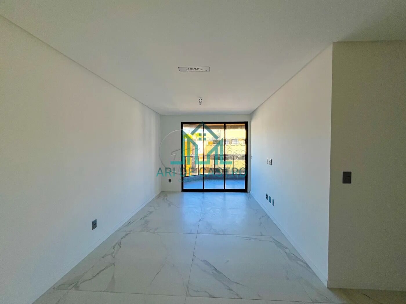 Apartamento à venda com 3 quartos, 121m² - Foto 4