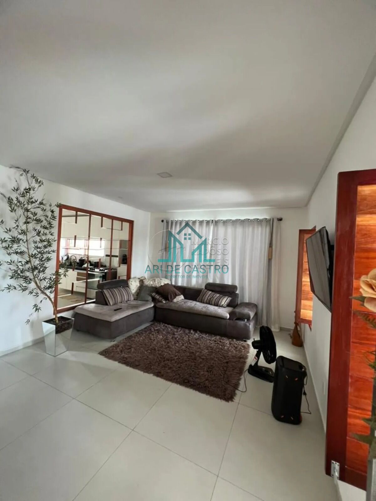 Casa de Condomínio à venda com 3 quartos, 212m² - Foto 2