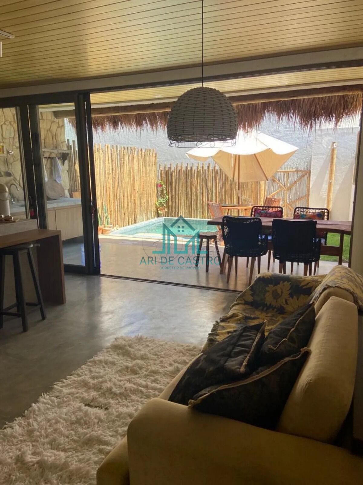 Casa à venda com 3 quartos, 133m² - Foto 1