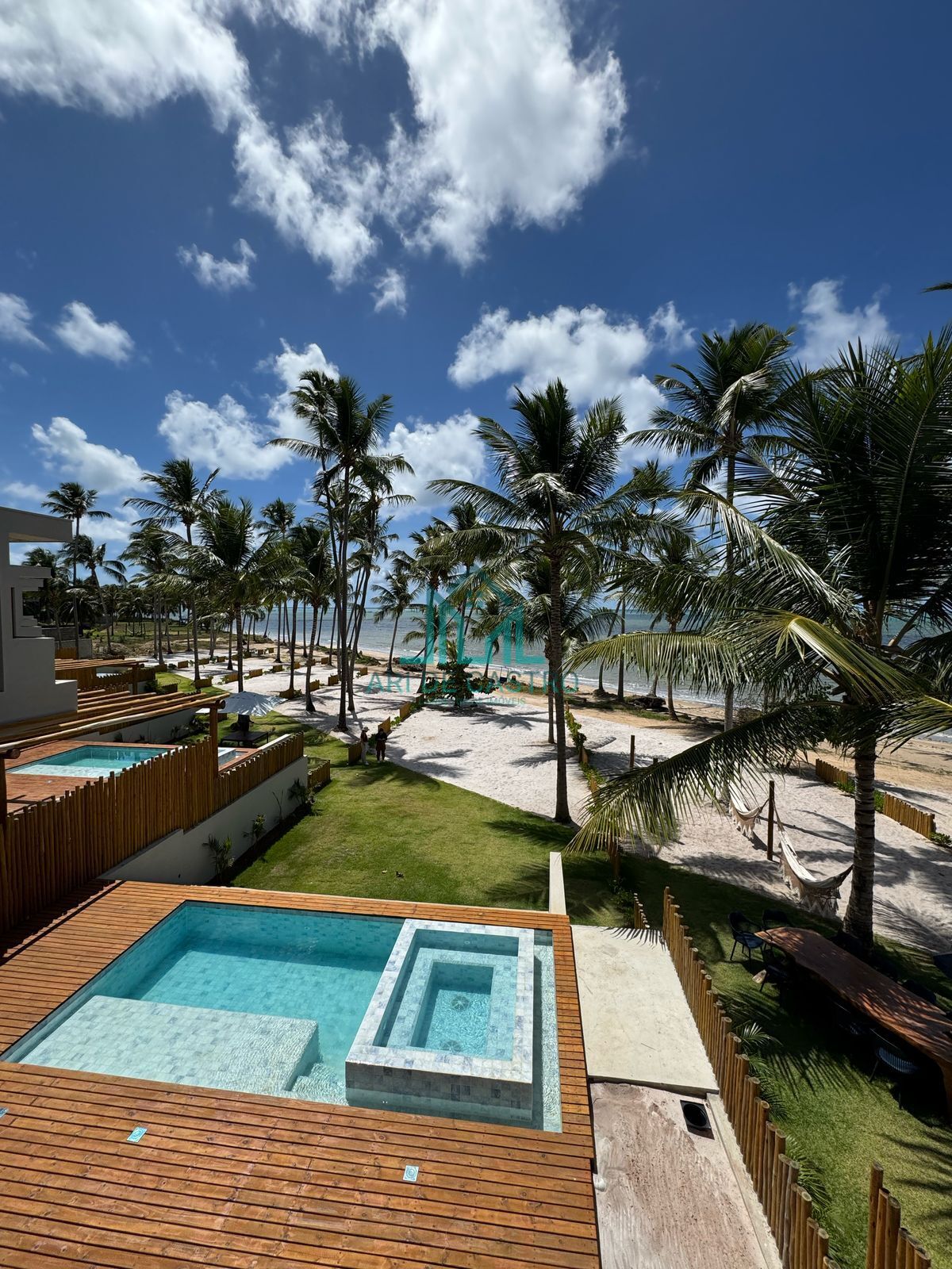 Casa à venda com 5 quartos, 325m² - Foto 1