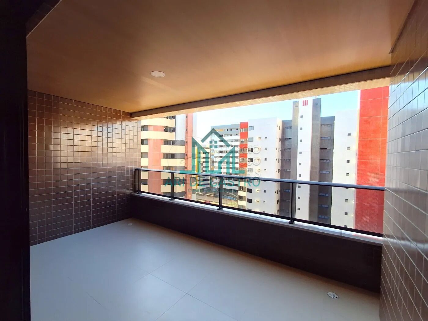 Apartamento à venda com 3 quartos, 147m² - Foto 2