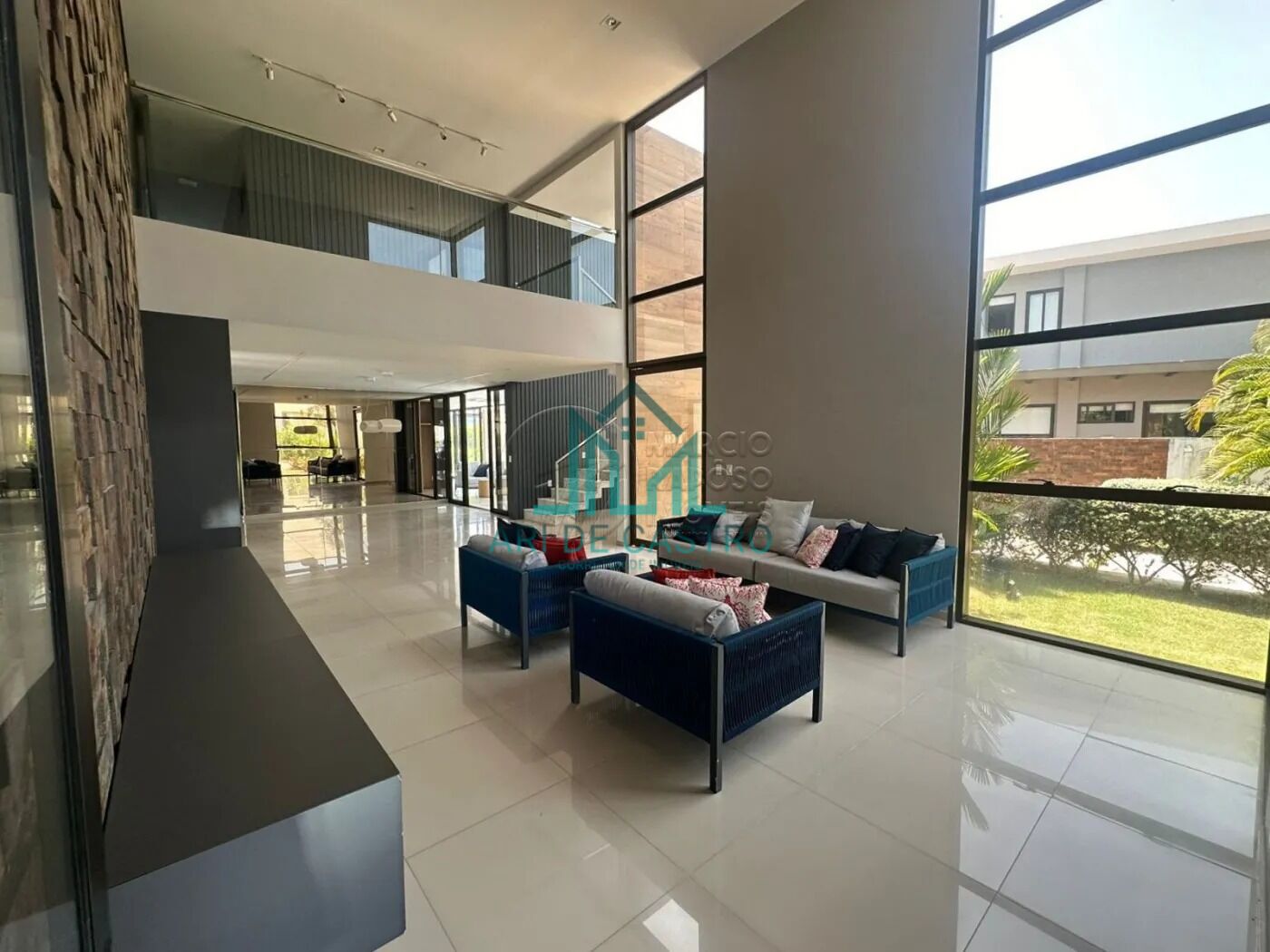 Casa à venda com 6 quartos, 600m² - Foto 1