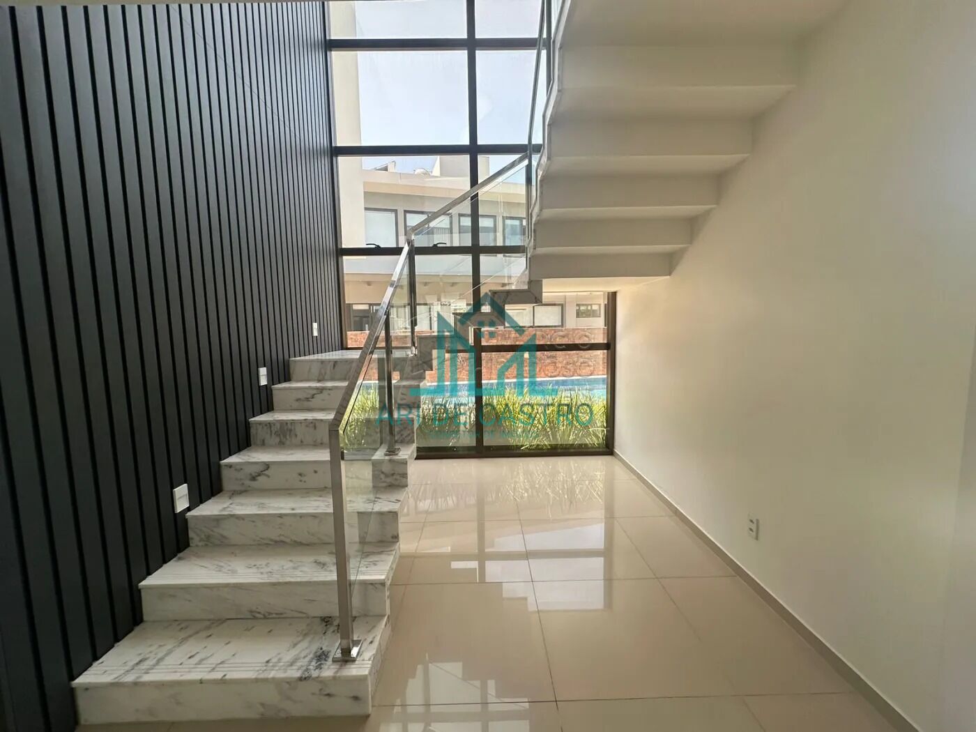 Casa à venda com 6 quartos, 600m² - Foto 3