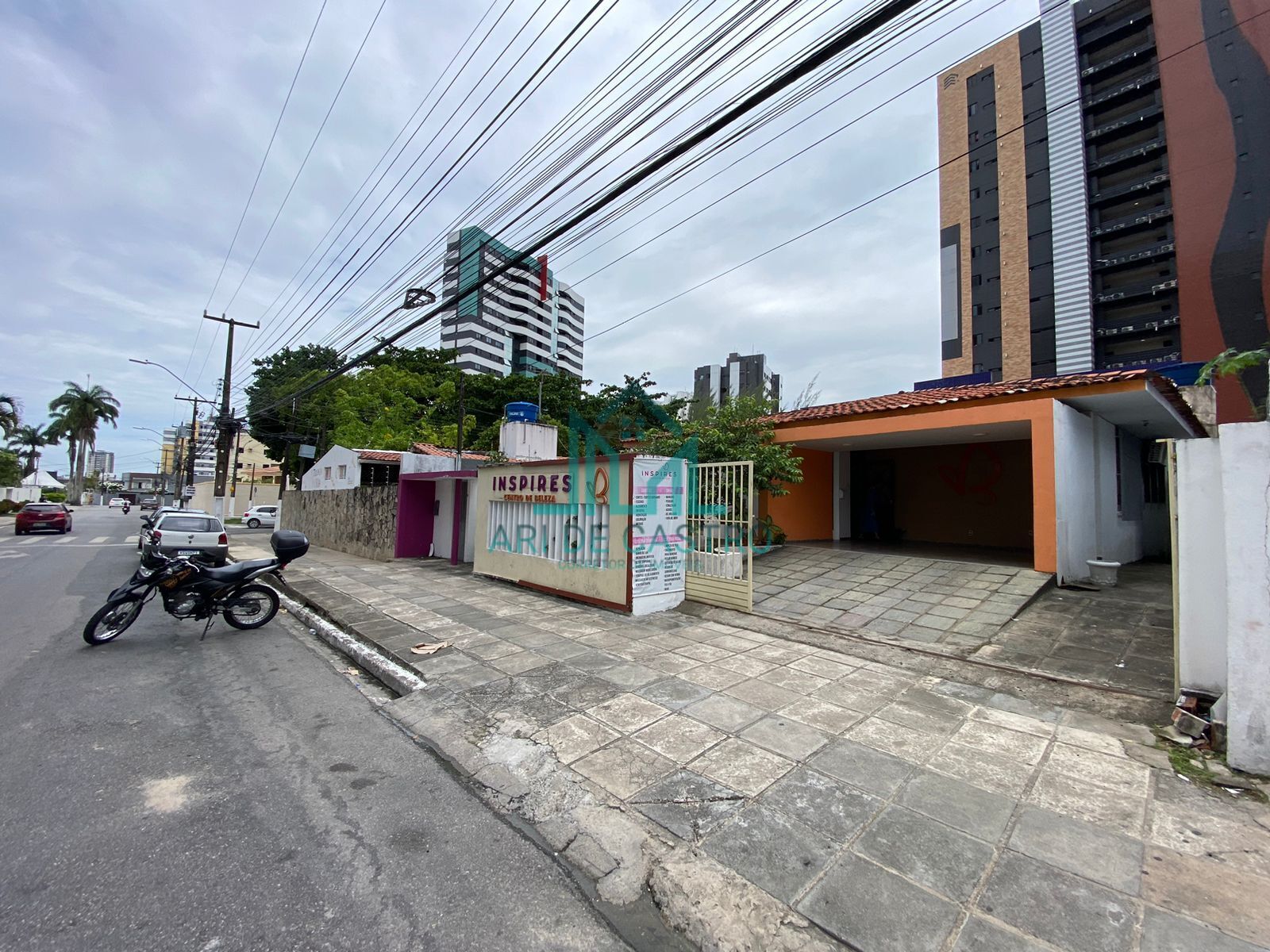 Casa para alugar com 4 quartos, 300m² - Foto 13