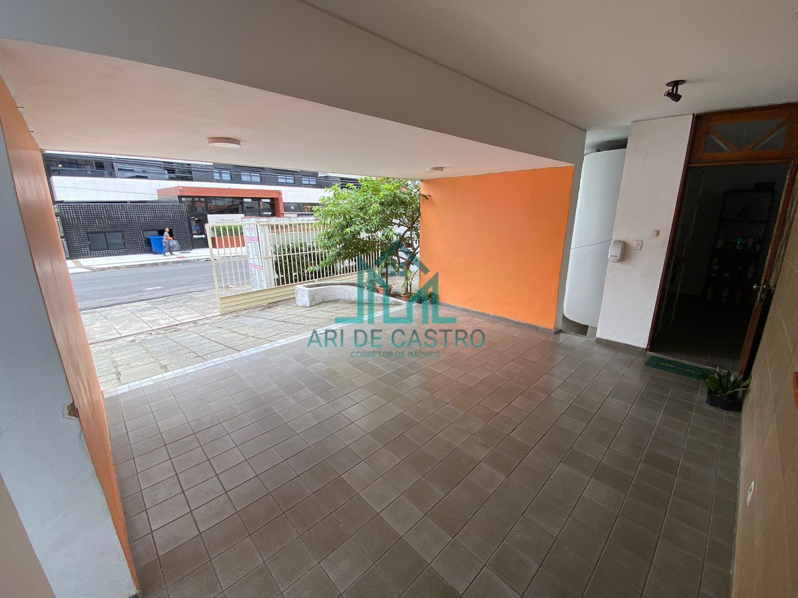 Casa para alugar com 4 quartos, 300m² - Foto 16