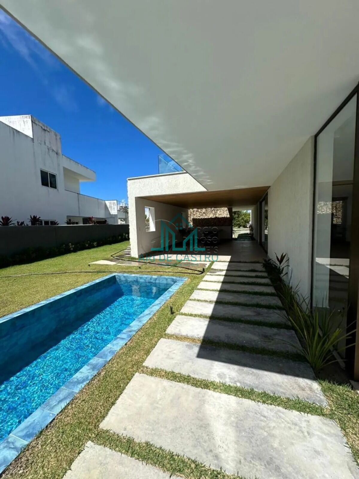 Casa à venda com 4 quartos, 588m² - Foto 2