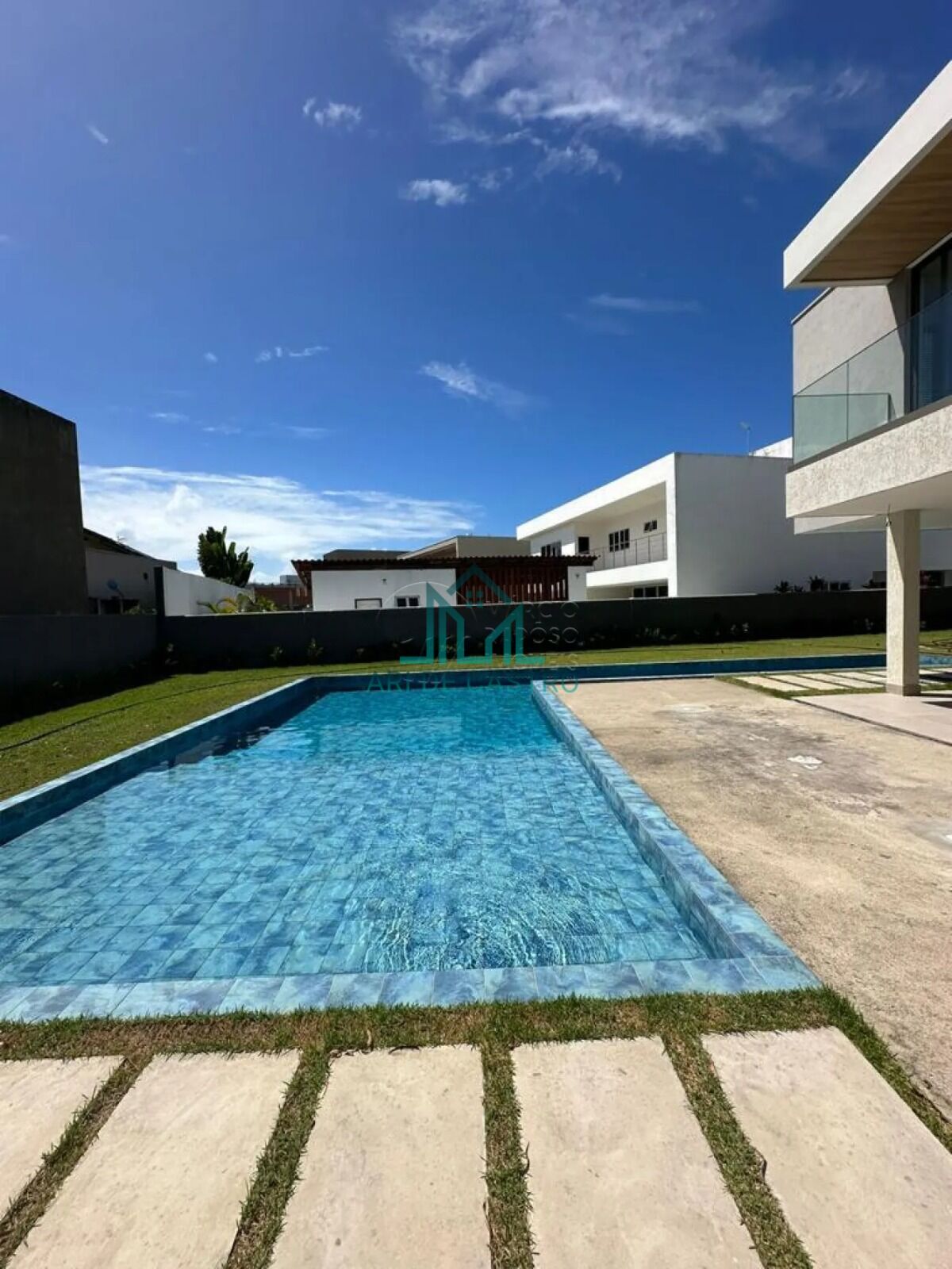 Casa à venda com 4 quartos, 588m² - Foto 1