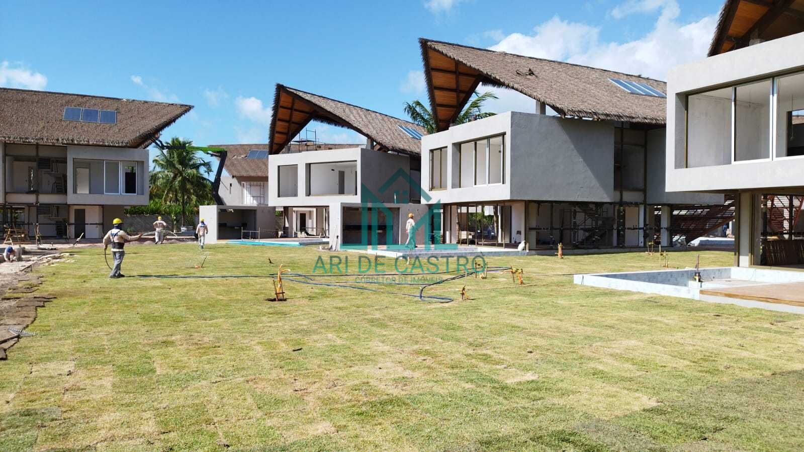 Casa à venda com 4 quartos, 276m² - Foto 1