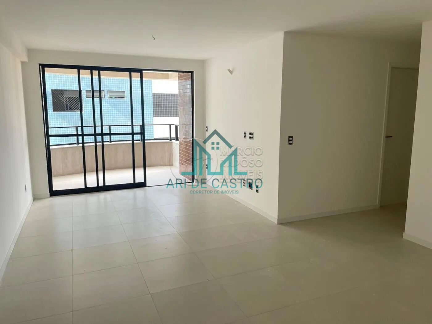 Apartamento à venda com 3 quartos, 107m² - Foto 2