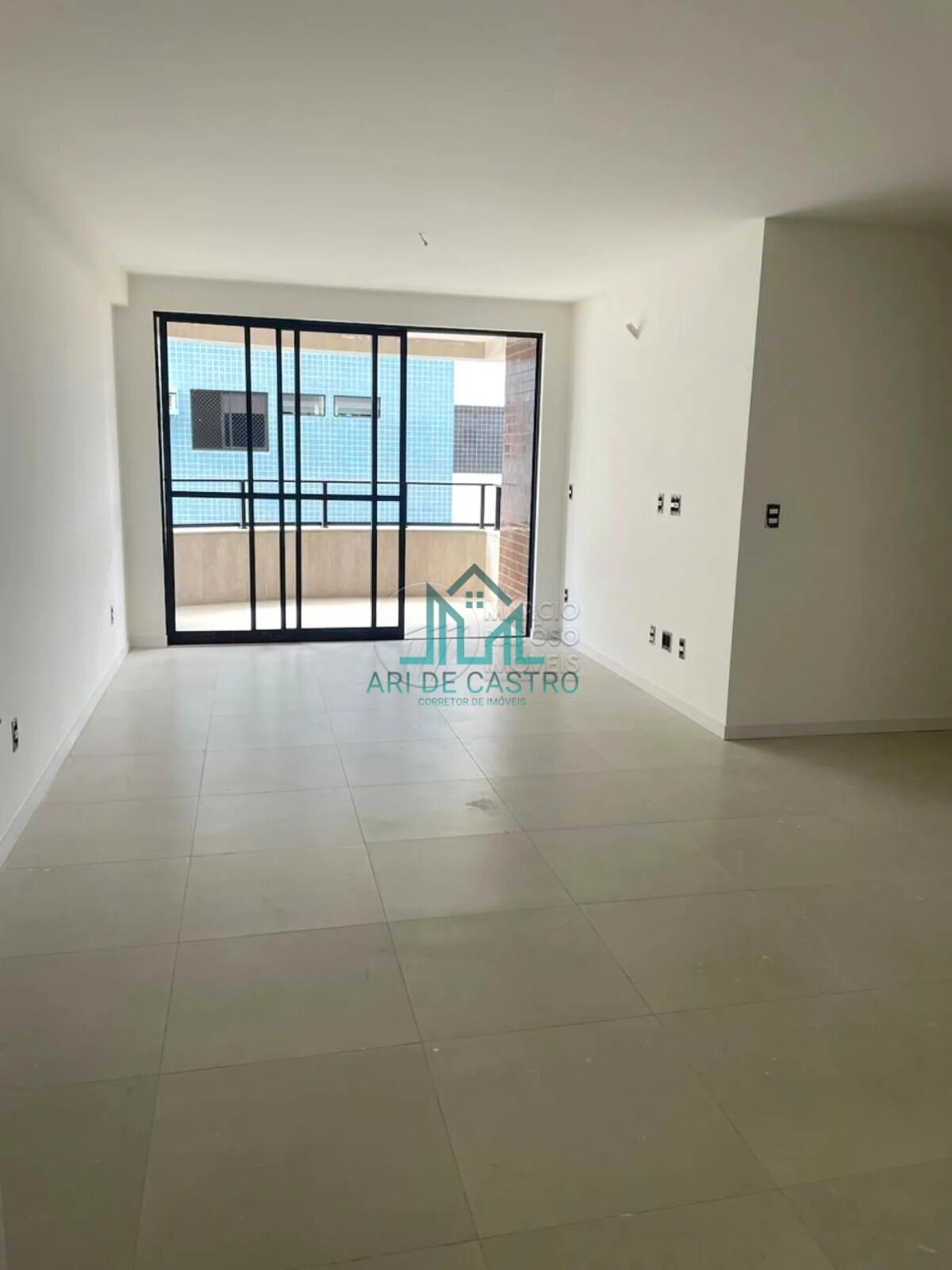 Apartamento à venda com 3 quartos, 107m² - Foto 1