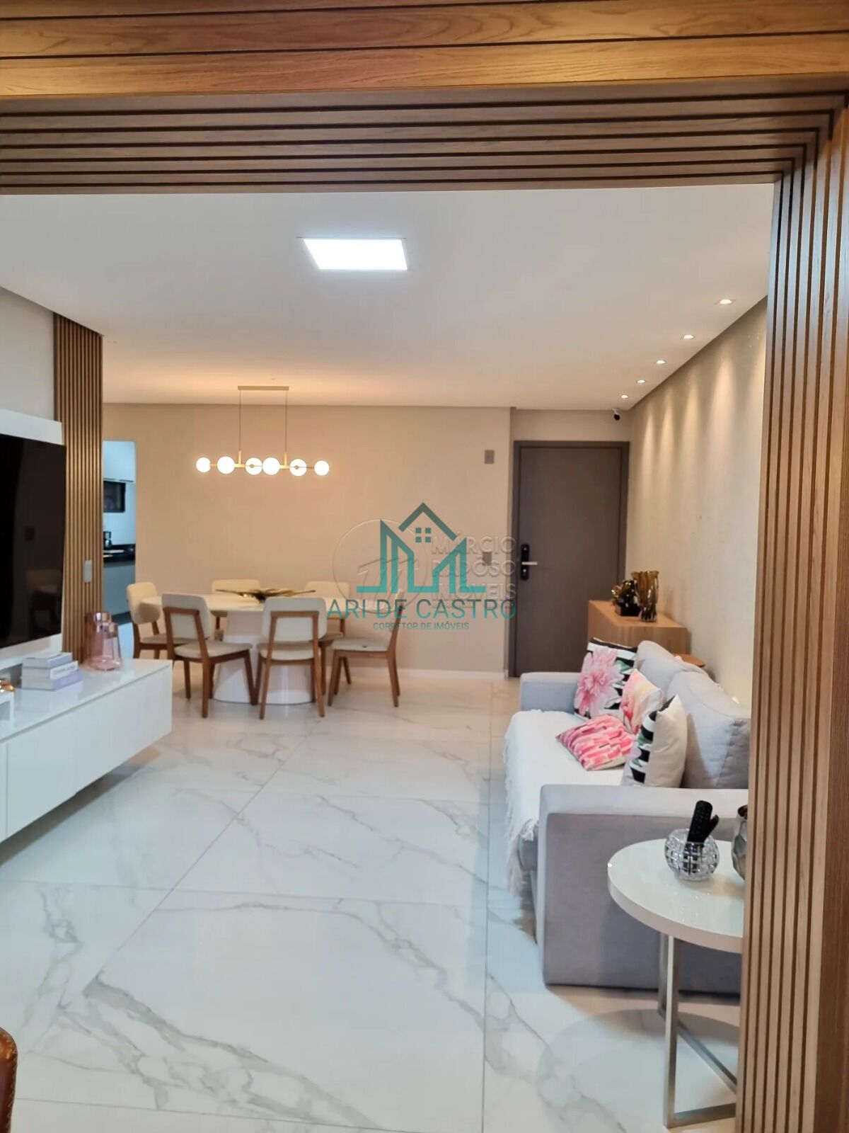 Apartamento à venda com 3 quartos, 123m² - Foto 2