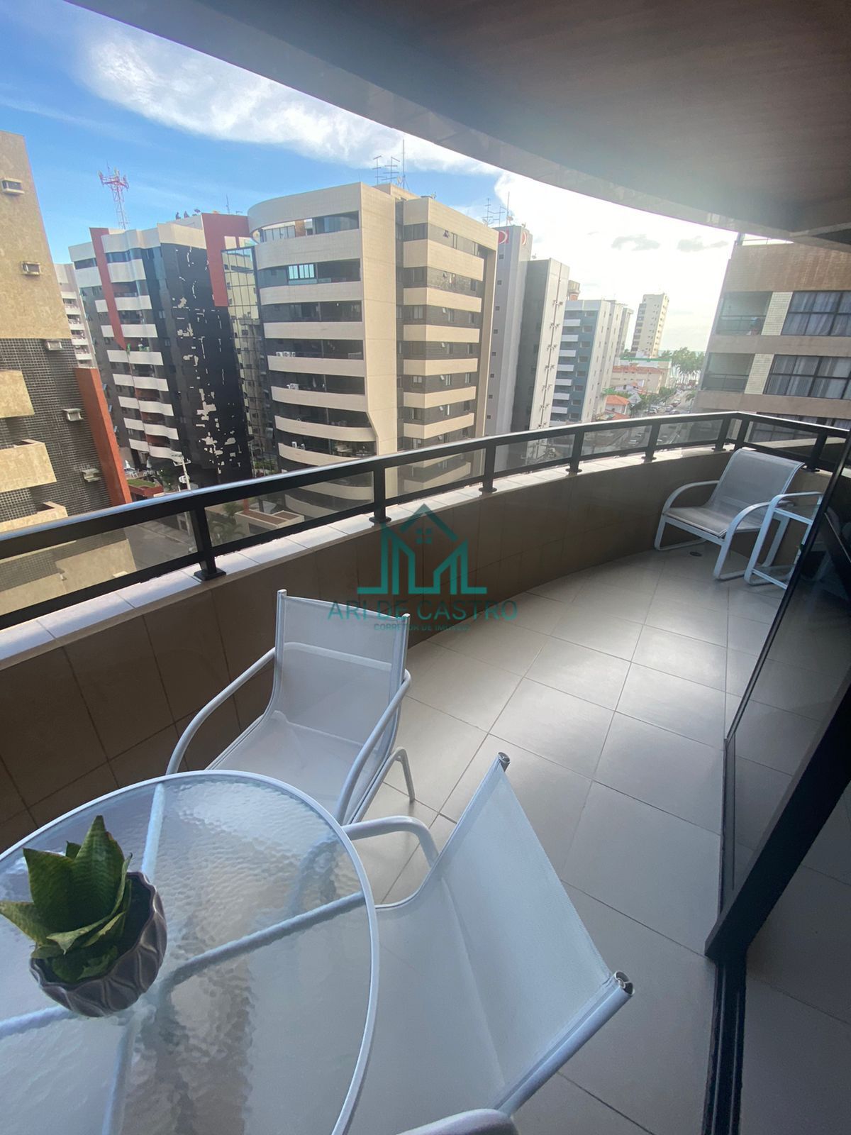 Apartamento à venda com 3 quartos, 192m² - Foto 1