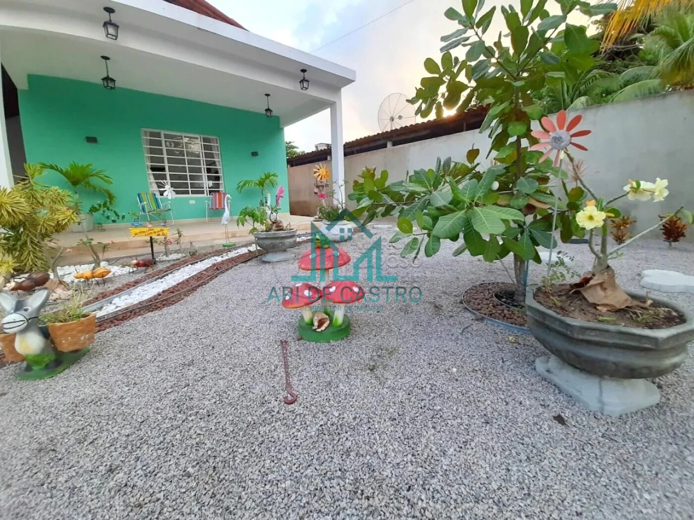 Casa à venda com 3 quartos, 154m² - Foto 1