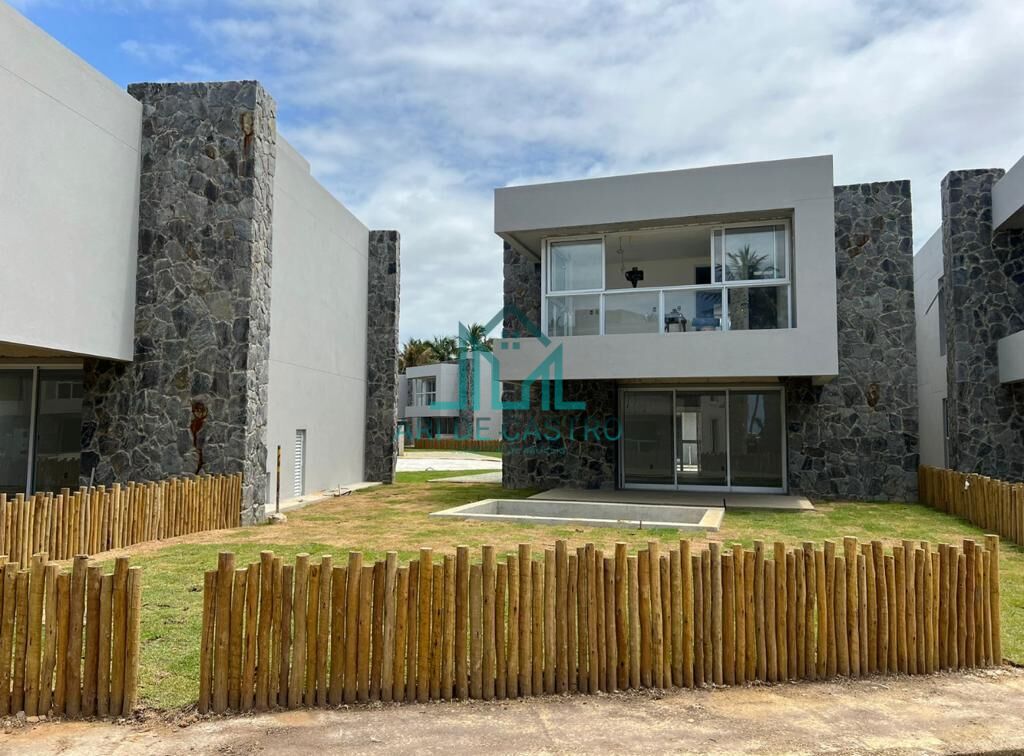 Casa à venda com 5 quartos, 180m² - Foto 1