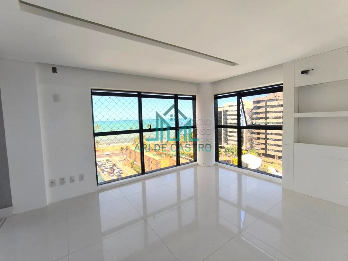 Apartamento à venda com 4 quartos, 202m² - Foto 2