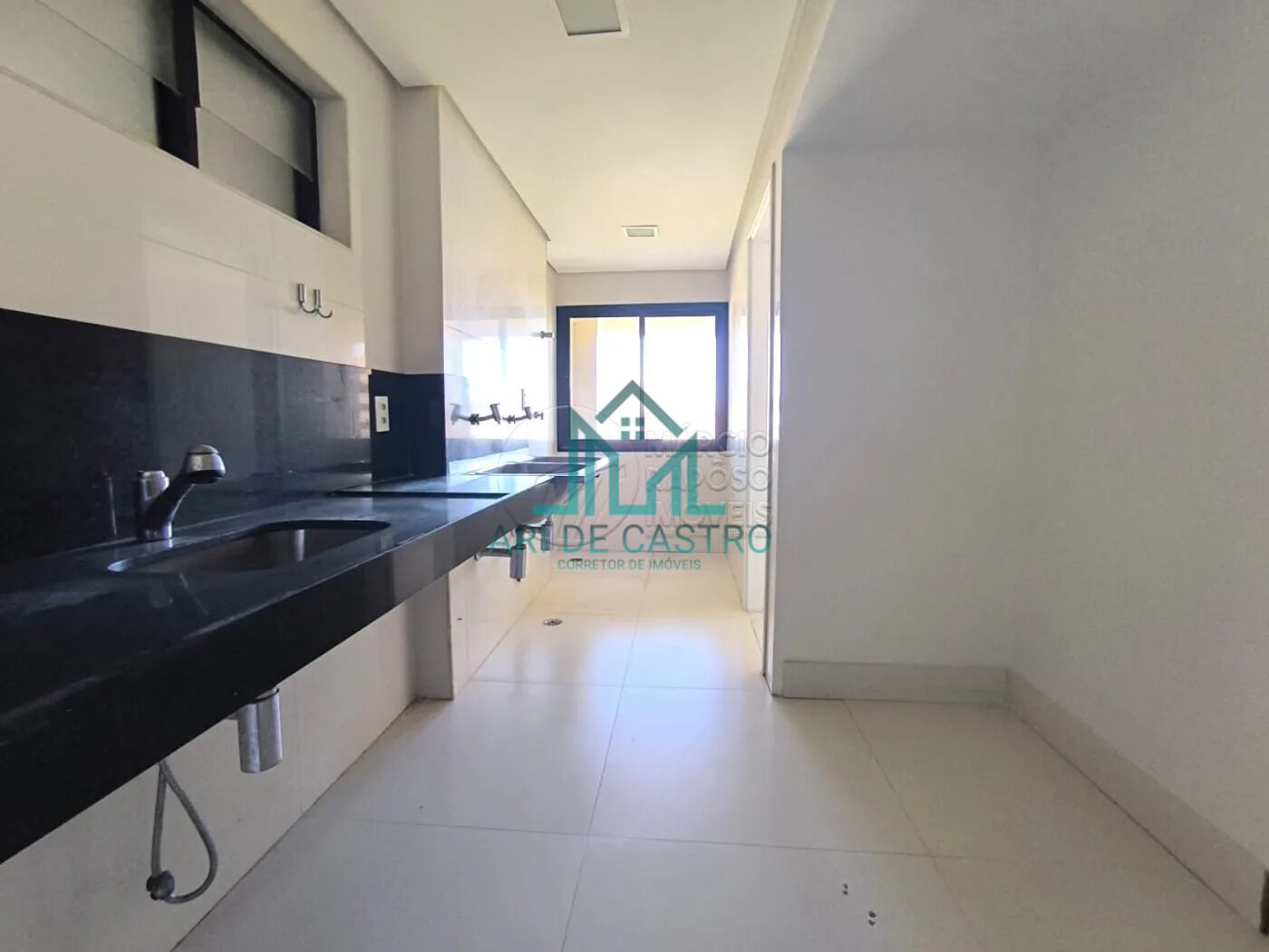 Apartamento à venda com 4 quartos, 202m² - Foto 8