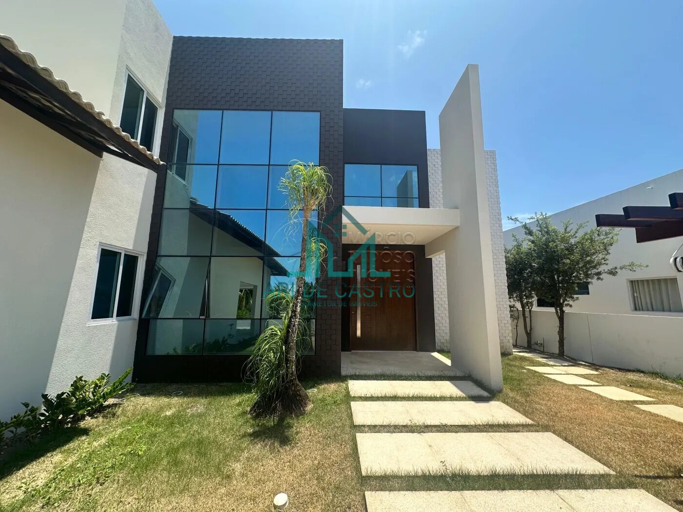 Casa à venda com 4 quartos, 550m² - Foto 2