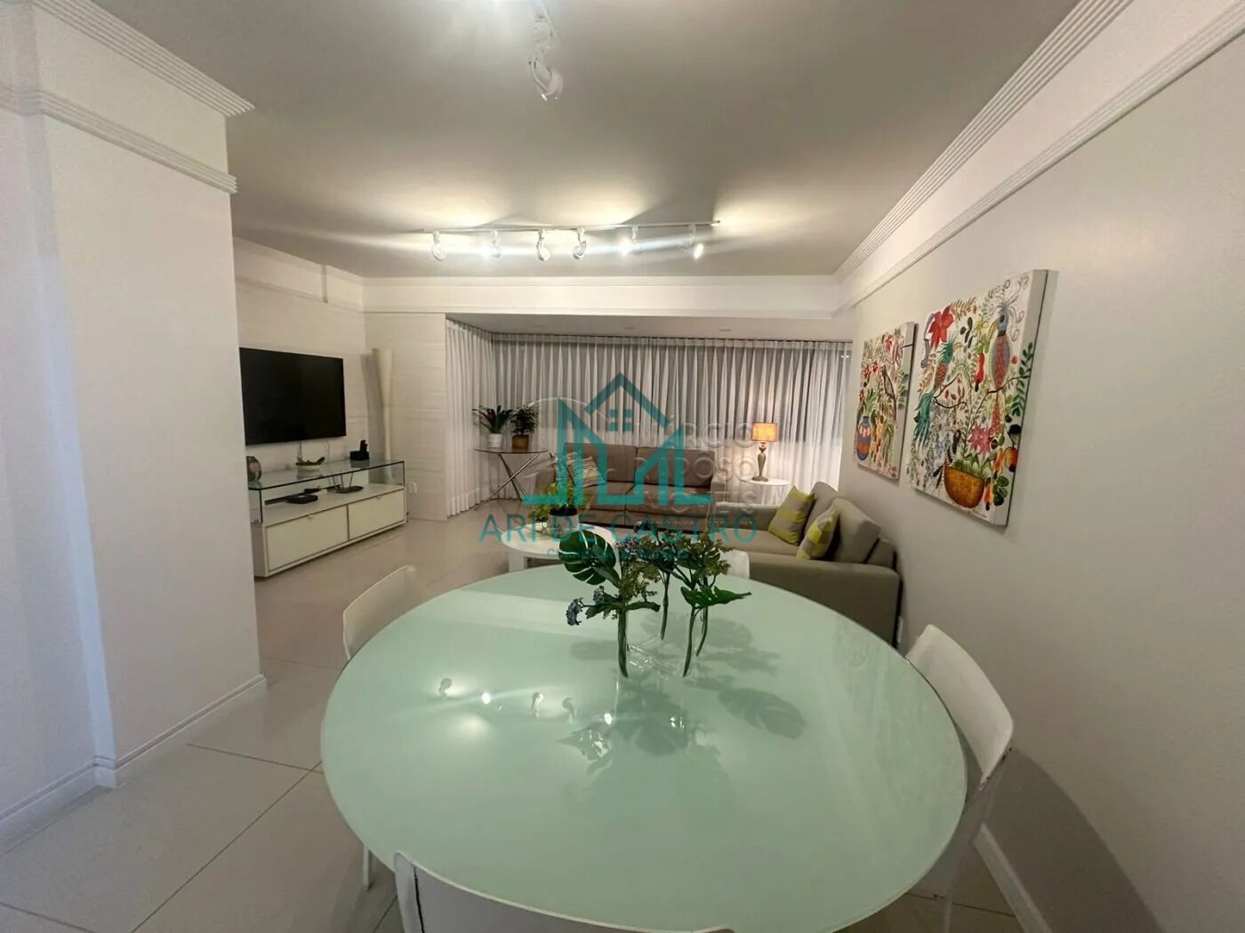 Apartamento à venda com 3 quartos, 152m² - Foto 2