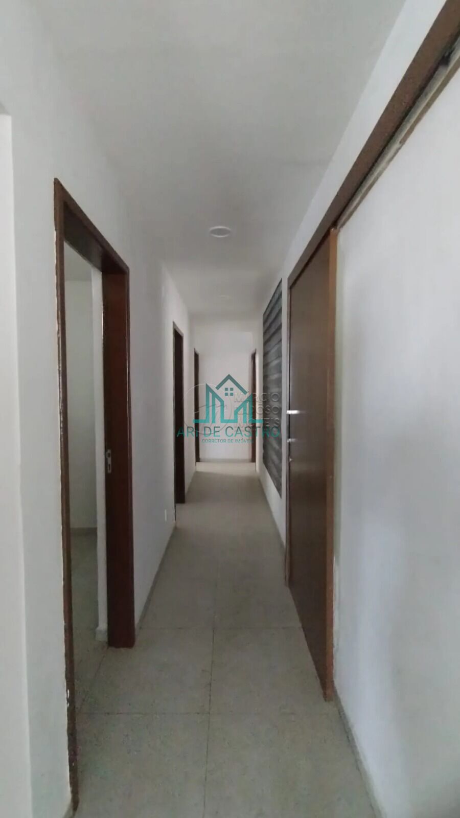 Casa à venda com 6 quartos, 316m² - Foto 27