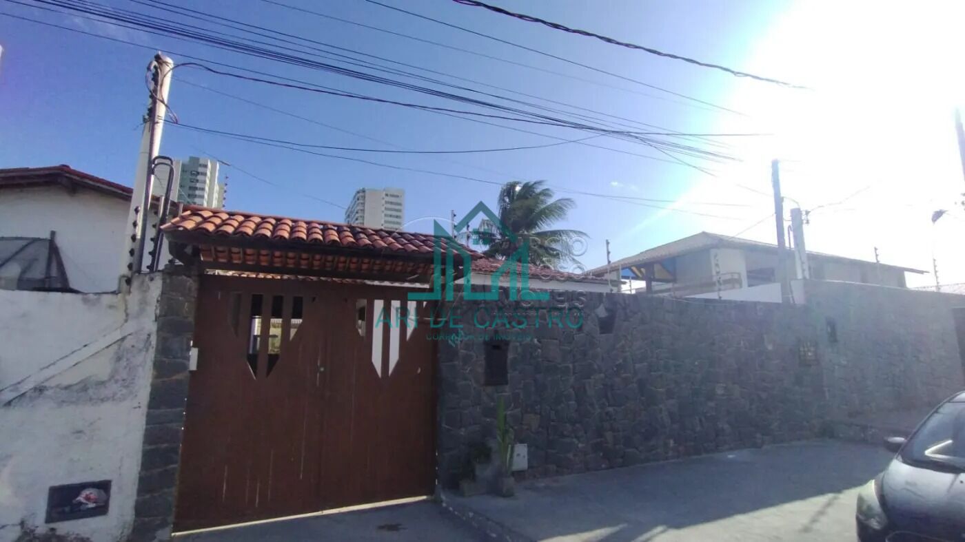 Casa à venda com 6 quartos, 316m² - Foto 3