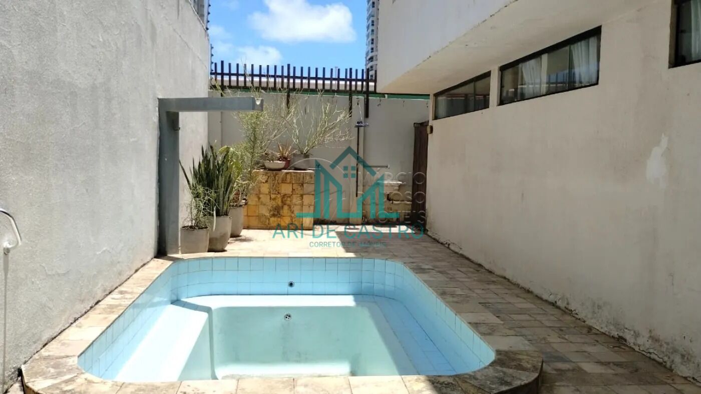Casa à venda com 6 quartos, 316m² - Foto 2