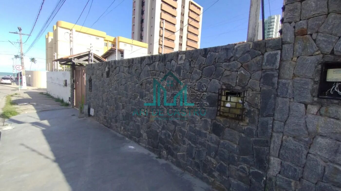Casa à venda com 6 quartos, 316m² - Foto 4