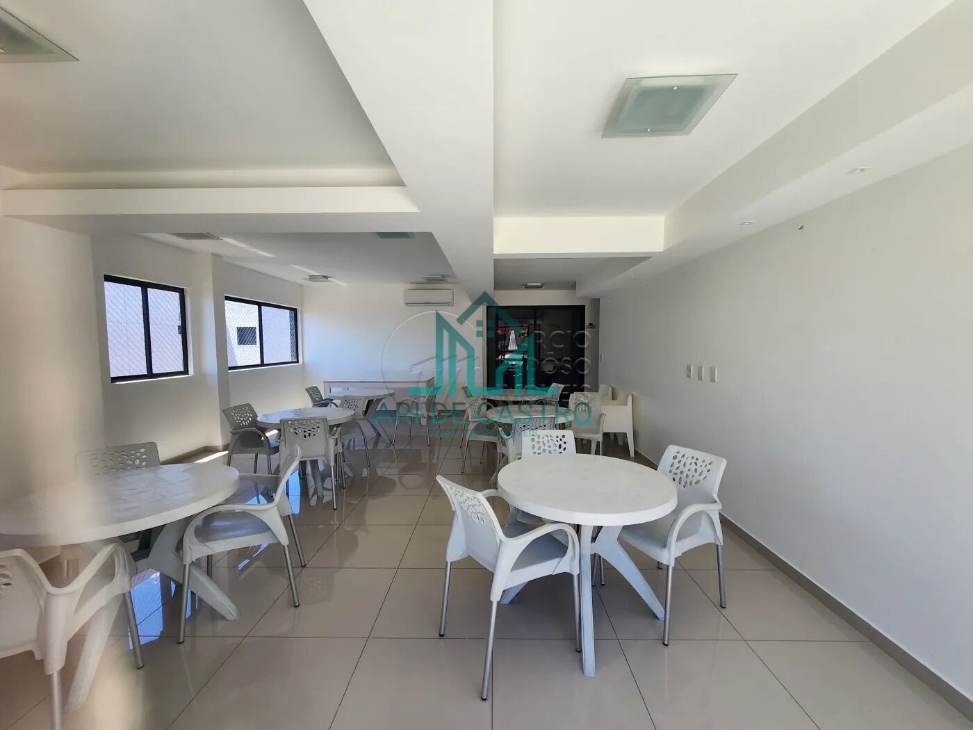 Apartamento para alugar com 2 quartos, 66m² - Foto 12