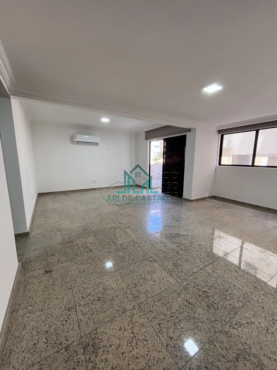 Apartamento para alugar com 2 quartos, 203m² - Foto 11