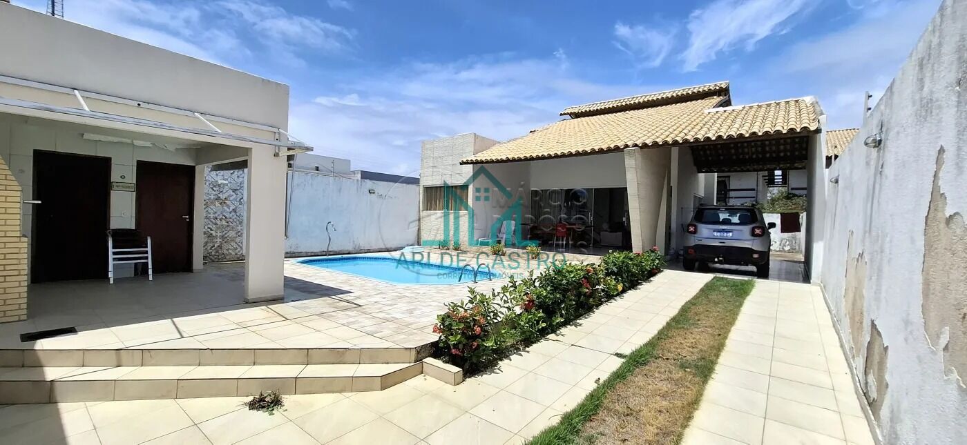 Casa à venda com 3 quartos, 212m² - Foto 2