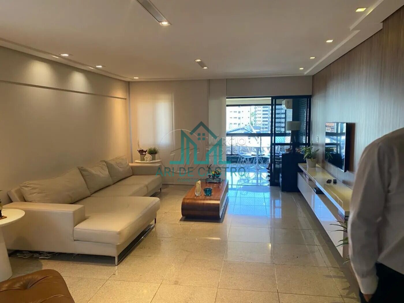 Apartamento à venda com 3 quartos, 163m² - Foto 1