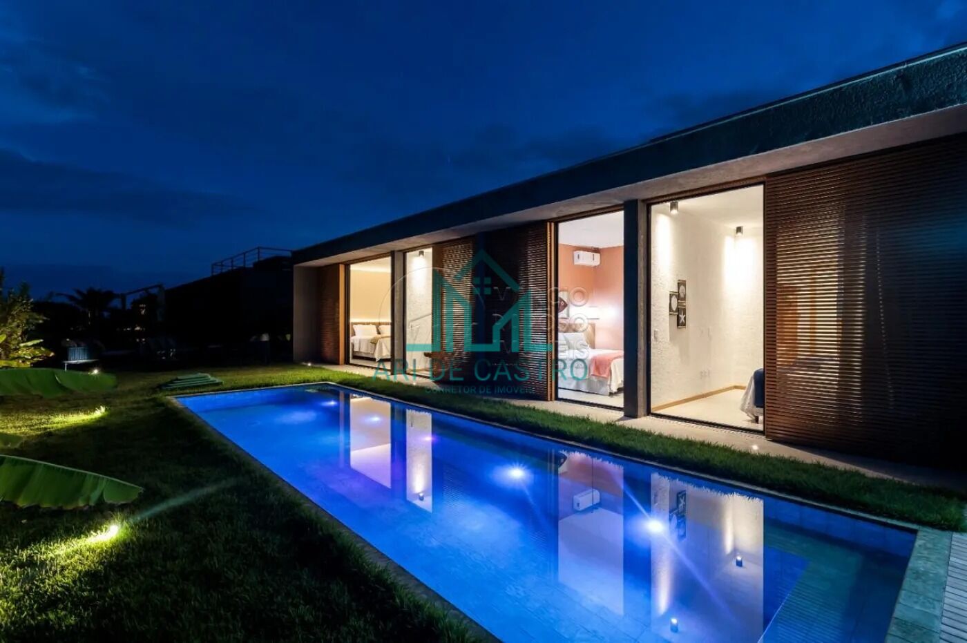 Casa à venda com 4 quartos, 350m² - Foto 1