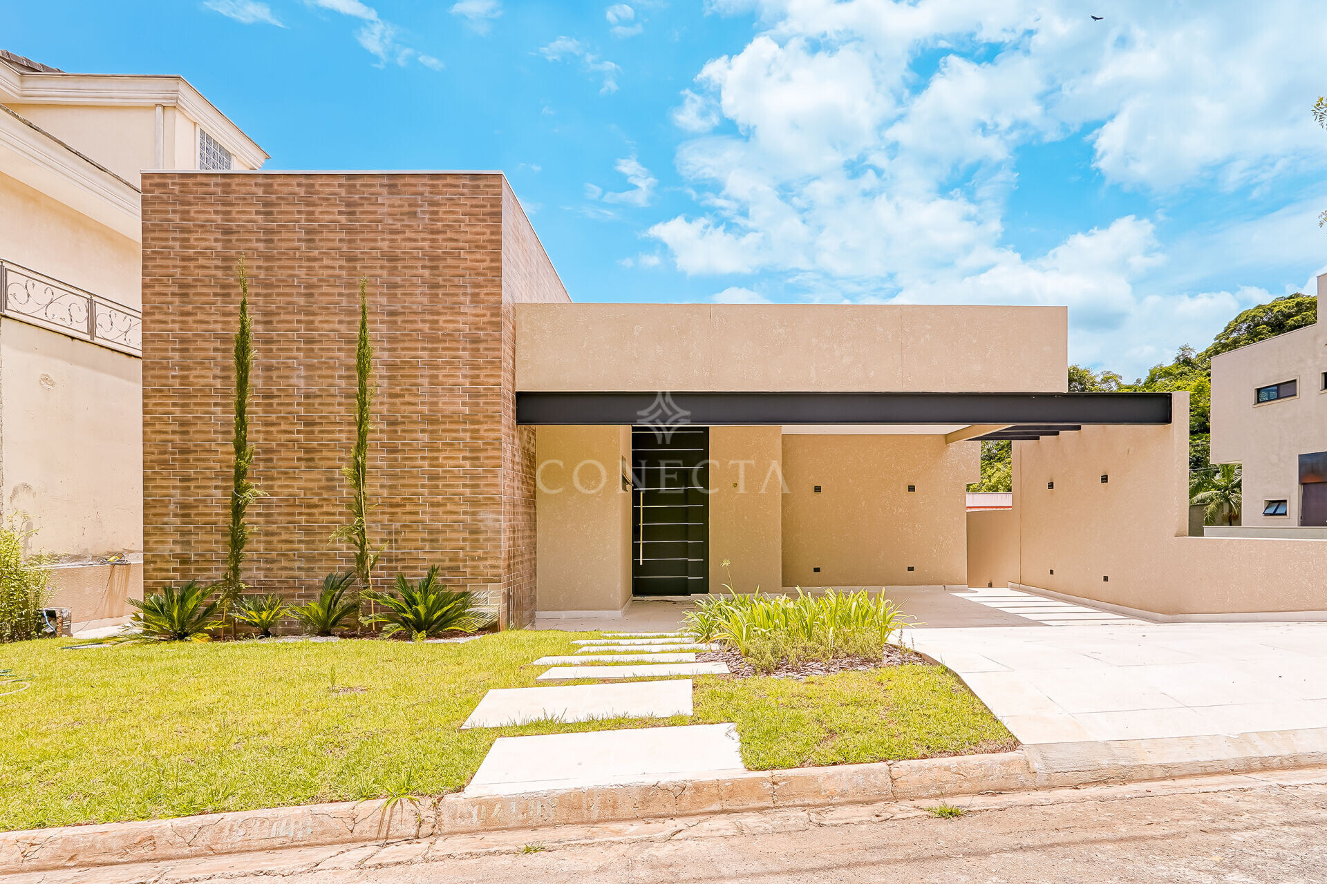 Casa à venda com 4 quartos, 195m² - Foto 1