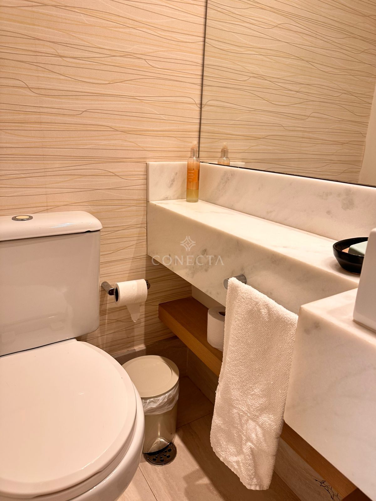 Apartamento para alugar com 3 quartos, 202m² - Foto 10
