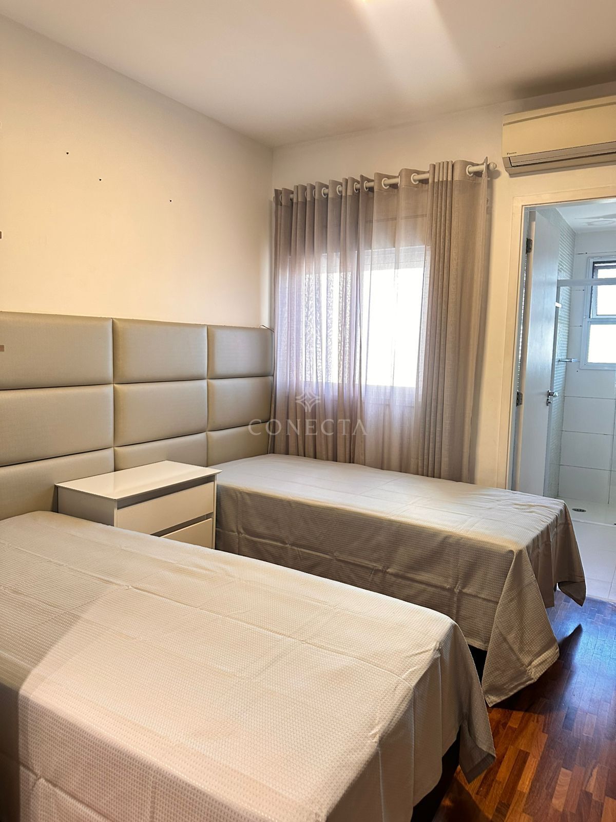 Apartamento para alugar com 3 quartos, 202m² - Foto 11