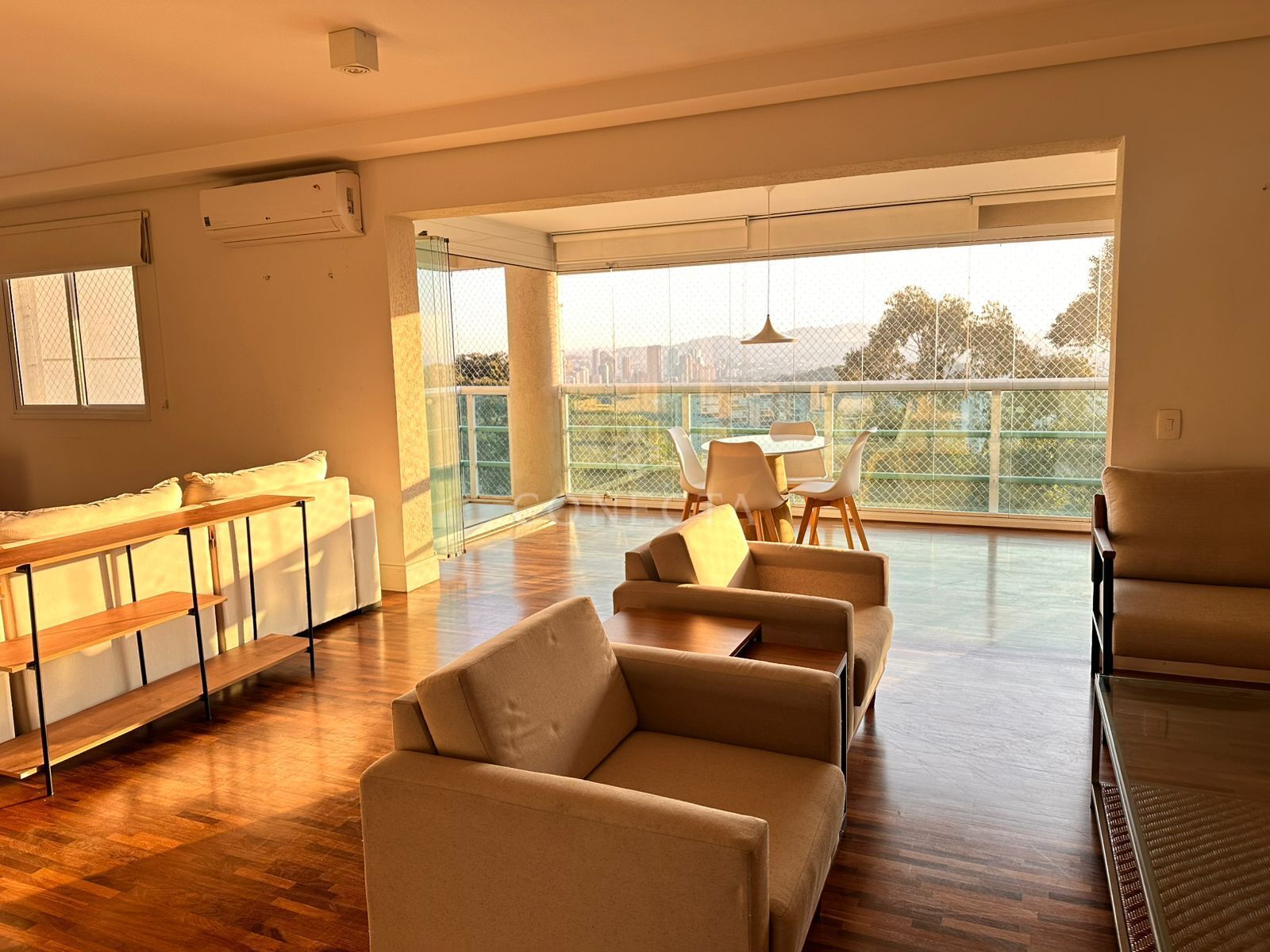 Apartamento para alugar com 3 quartos, 202m² - Foto 5